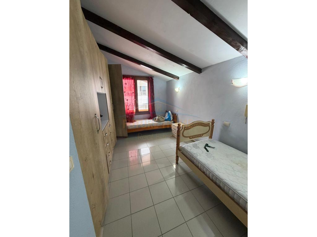 For sale, 3rd floor of a private house, near Kazazi, Durrës