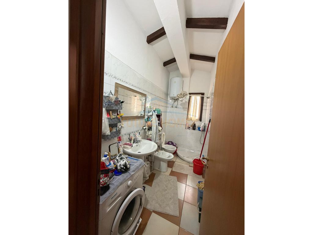 For sale, 3rd floor of a private house, near Kazazi, Durrës