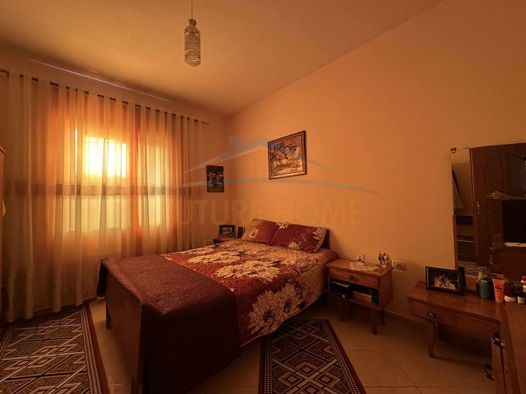 For sale, 2-storey building, Fratari Complex, Unaza e Re.