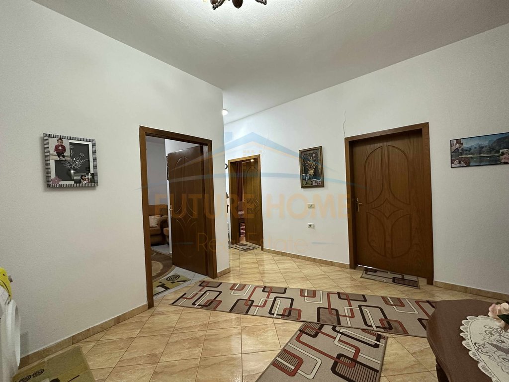 For sale, 2-storey building, Fratari Complex, Unaza e Re.