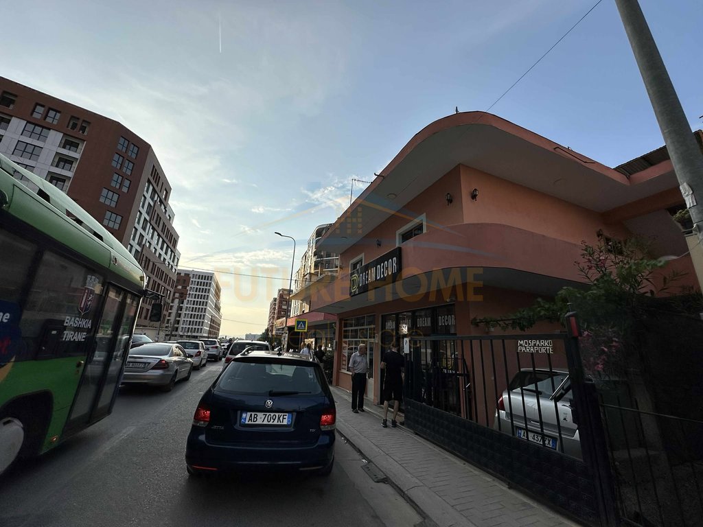 For sale, 2-storey building, Fratari Complex, Unaza e Re.