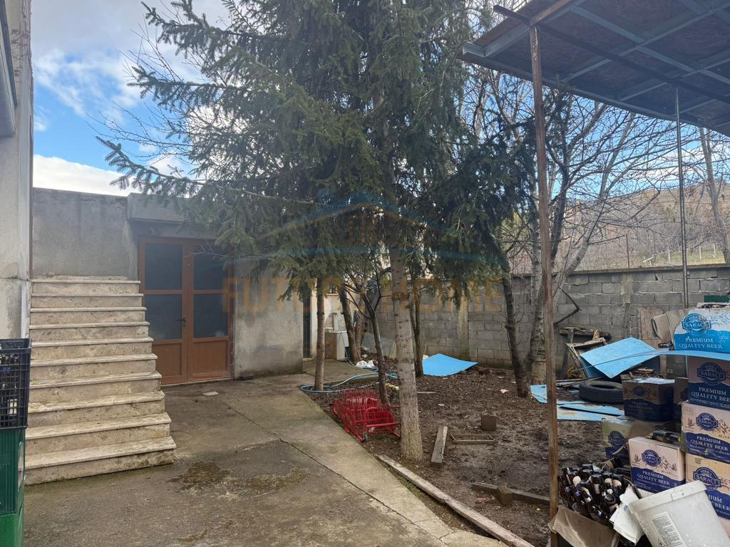 For sale, 3-Storey Building (Residential Unit + Factory), Neighborhood 3, Korçë