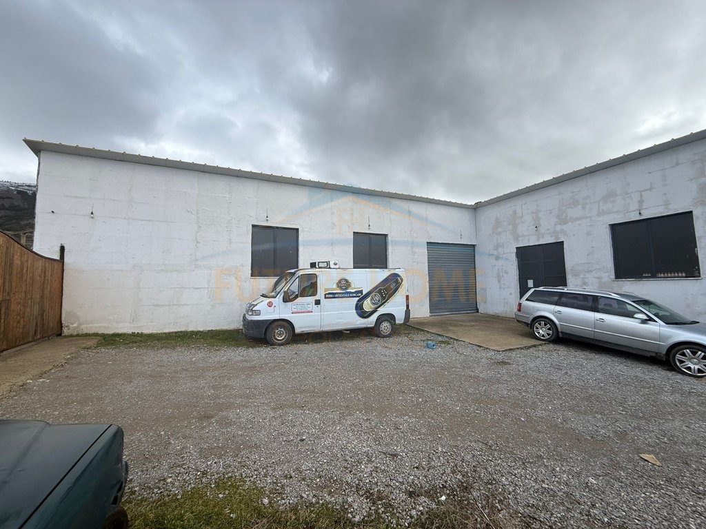 For sale, 3-Storey Building (Residential Unit + Factory), Neighborhood 3, Korçë