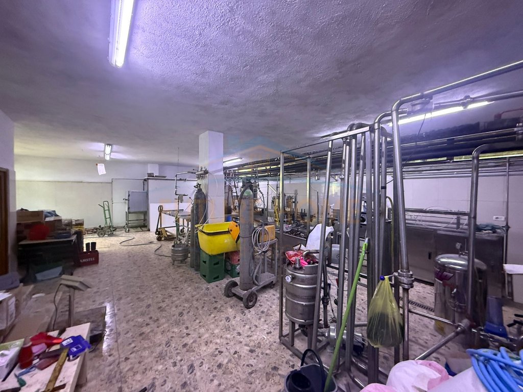 For sale, 3-Storey Building (Residential Unit + Factory), Neighborhood 3, Korçë