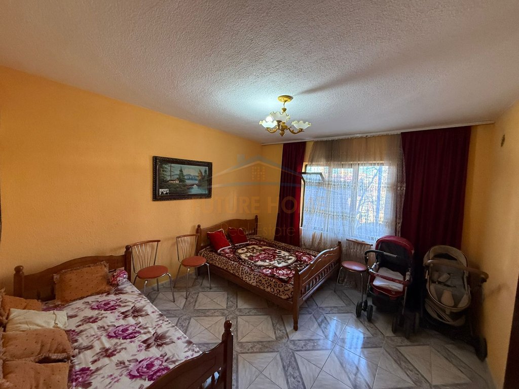 For sale, 3-story building, Martyrs Street, Pogradec