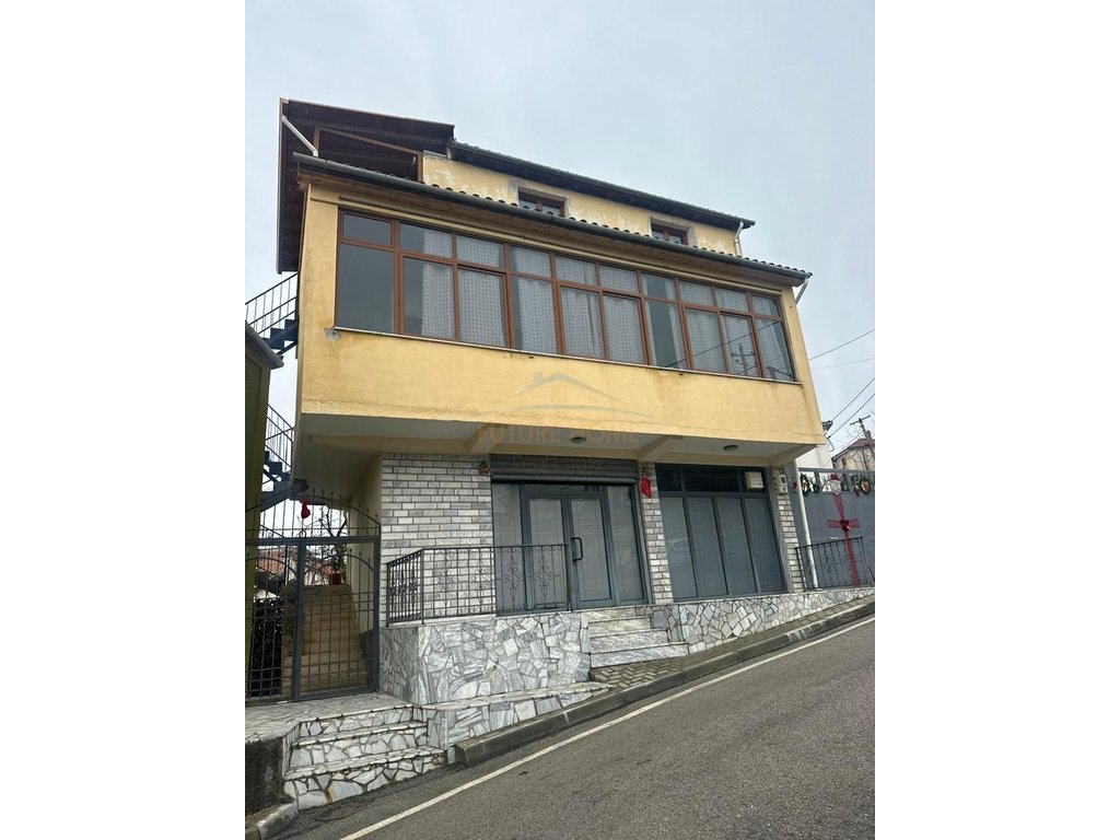 For sale, 3-story building, Unaza Street, Pogradec
