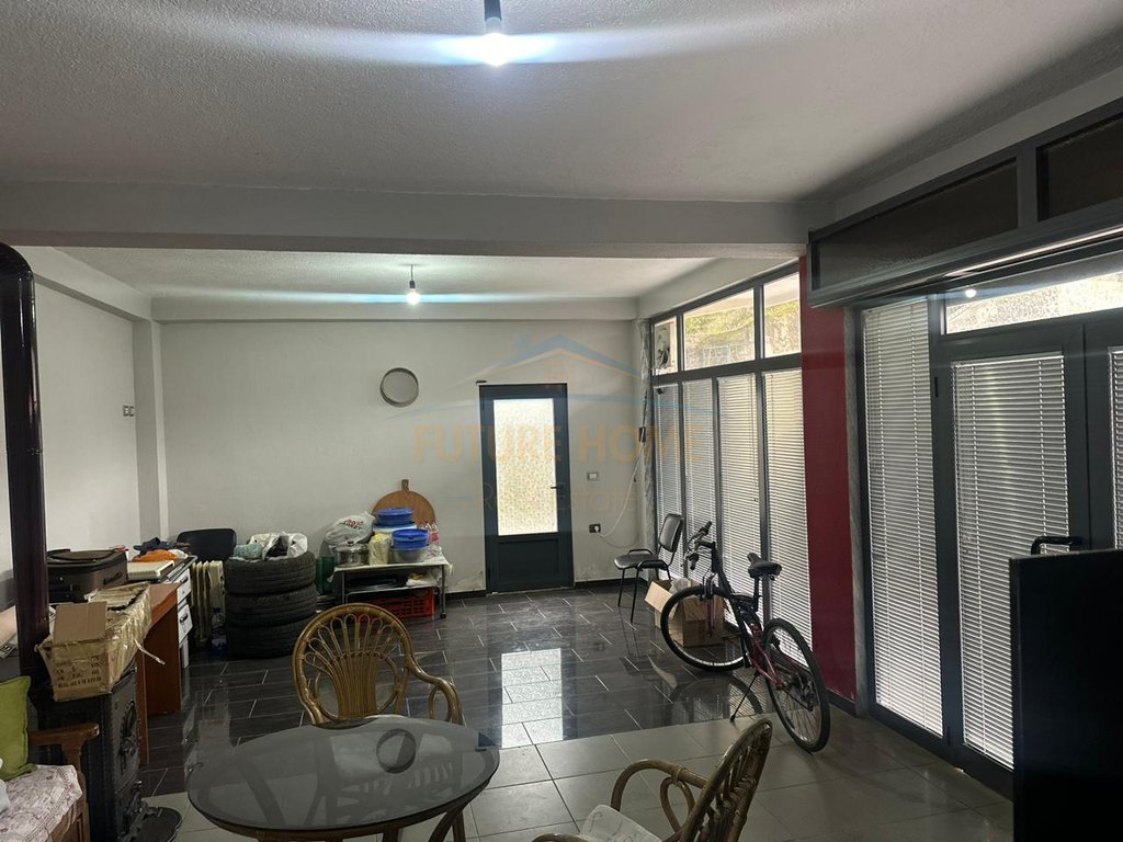 For sale, 3-story building, Unaza Street, Pogradec