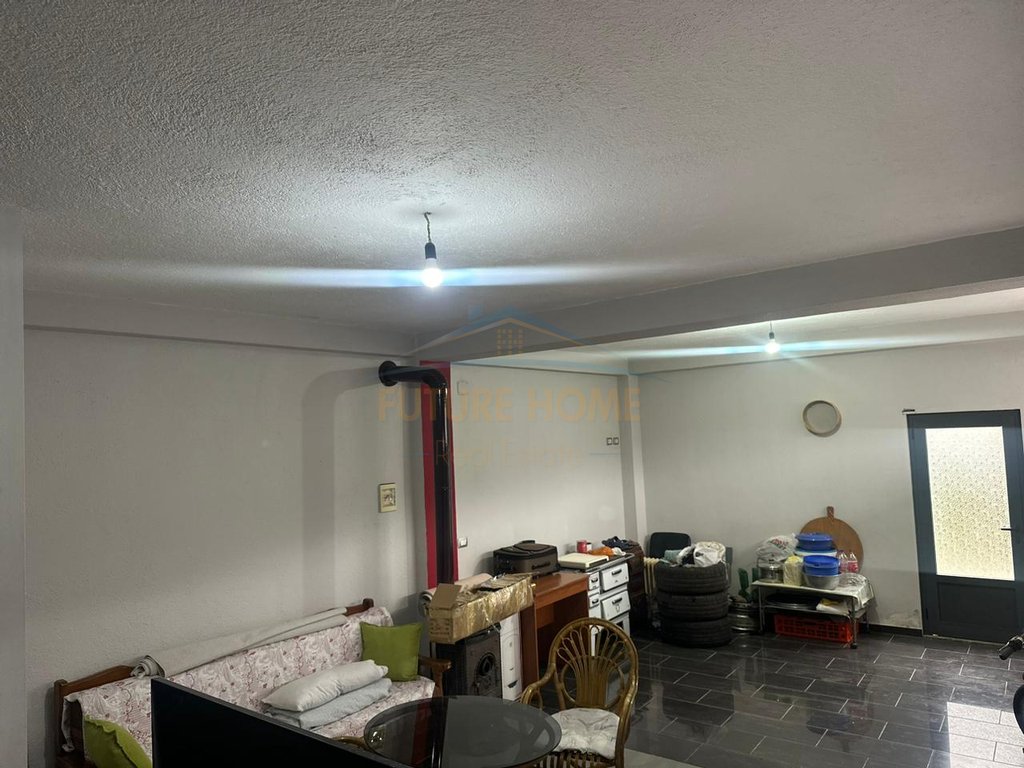 For sale, 3-story building, Unaza Street, Pogradec