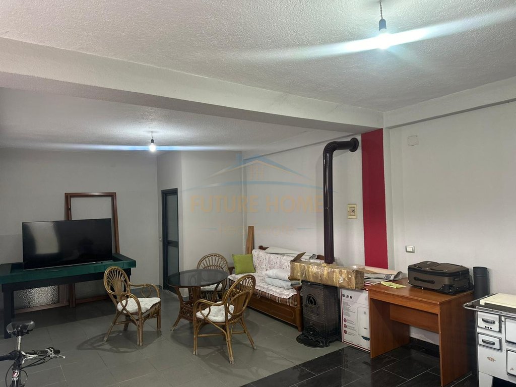 For sale, 3-story building, Unaza Street, Pogradec