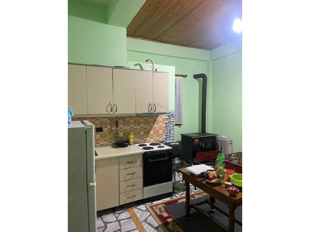 For sale, 3-story building, Unaza Street, Pogradec
