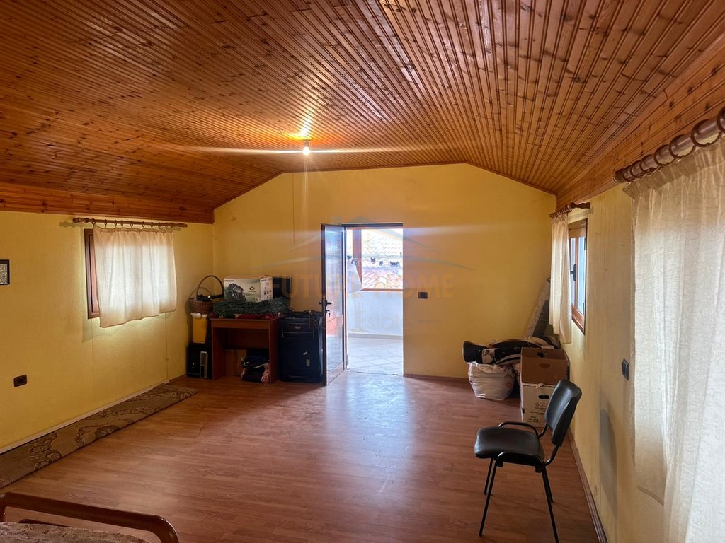 For sale, 3-story building, Unaza Street, Pogradec