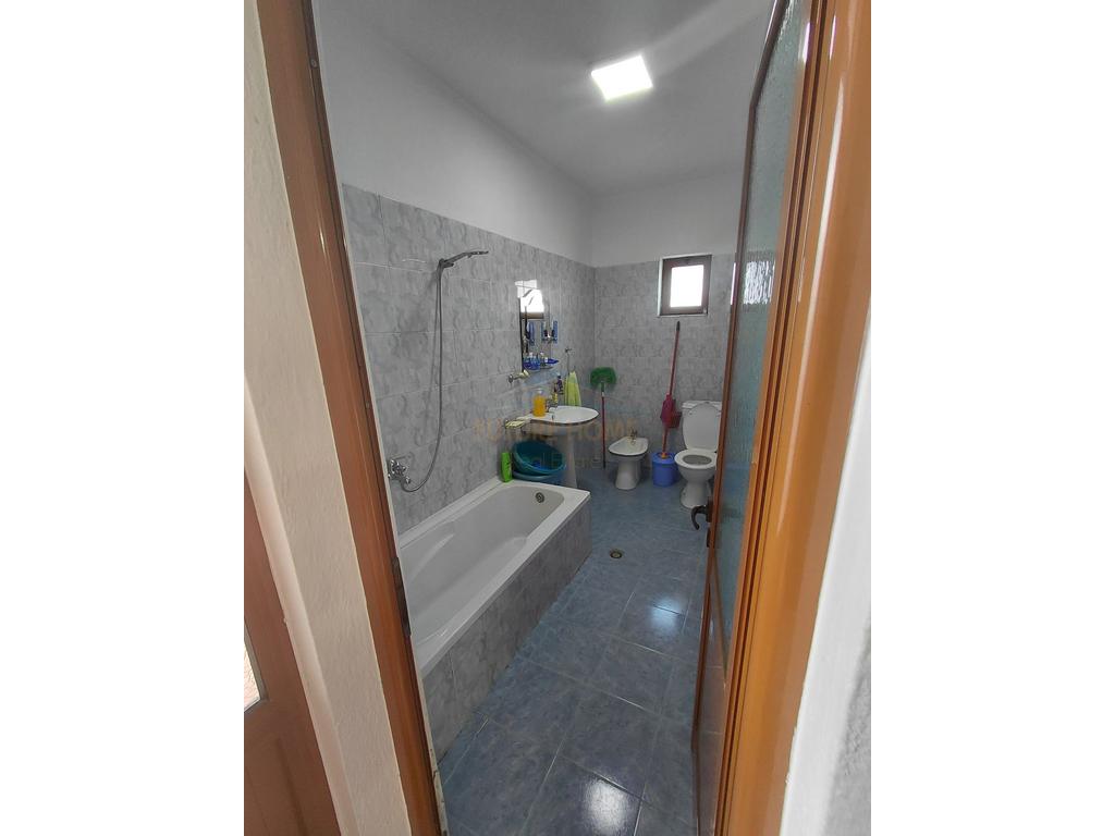 For sale, 3-story building, Vërdovë, Pogradec