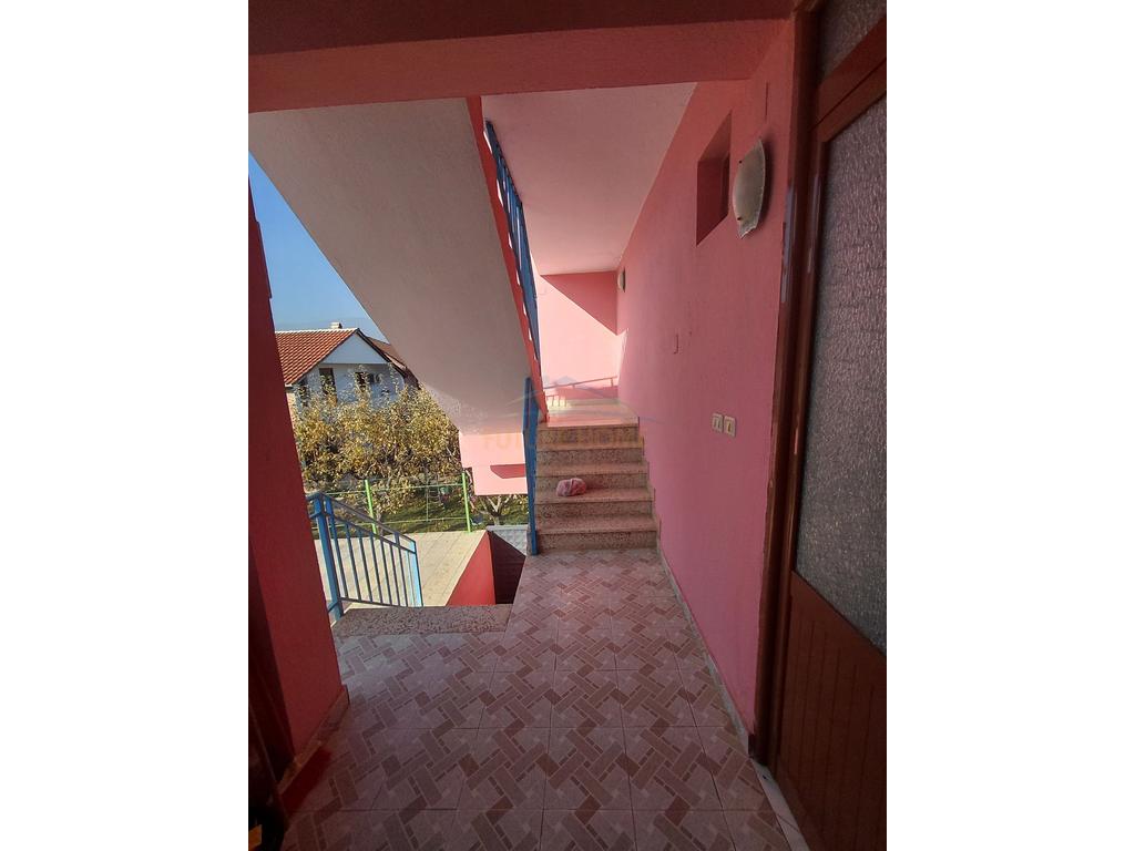 For sale, 3-story building, Vërdovë, Pogradec
