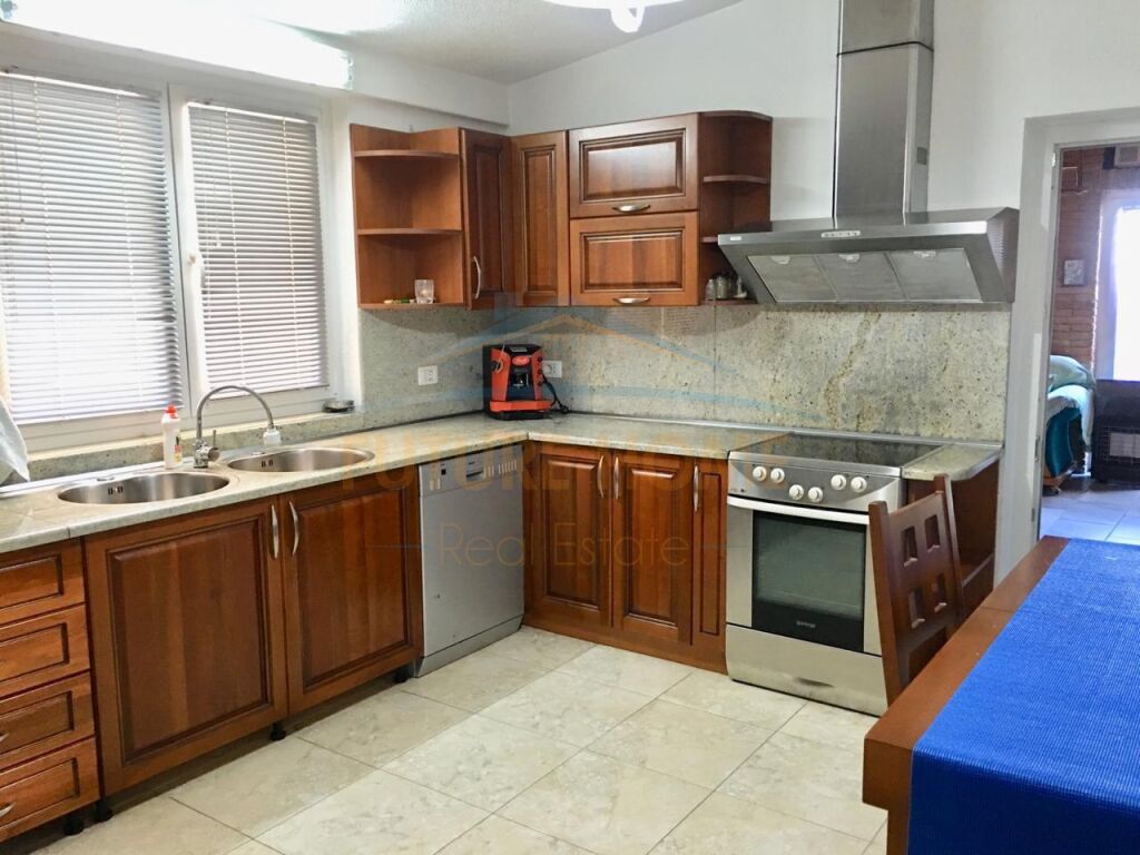 For sale, Penthouse + 2 Parking Spaces, Dry Lake