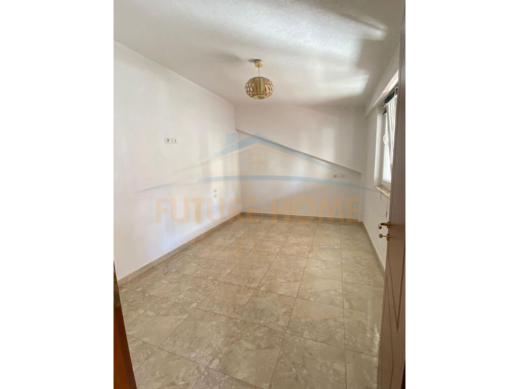 For sale, Penthouse + 2 Parking Spaces, Dry Lake