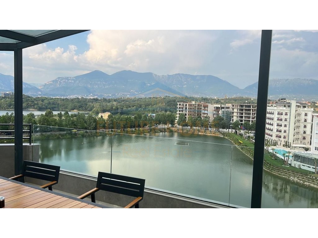 Shitet, Penthouse 3+1+3+2 Poste Parkimi, Liqeni i Thate, Tirane.