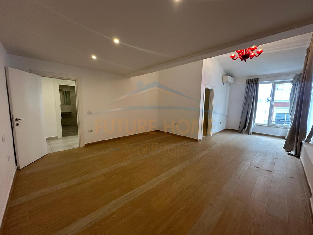 Shitet, Penthouse, Liqeni i Thatë