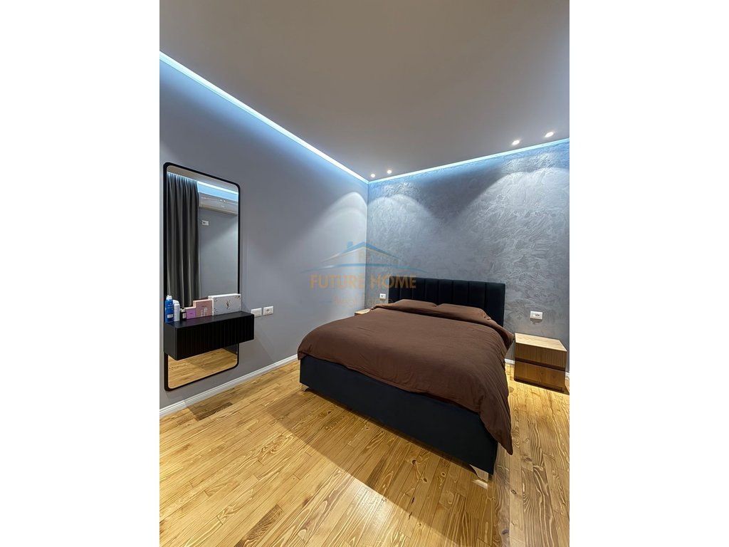 Shitet, Penthouse, Qesarak, Tirane