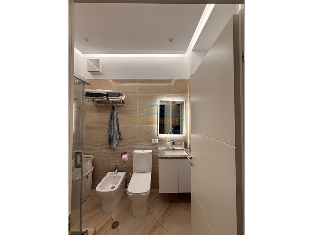 Shitet, Penthouse, Qesarak, Tirane