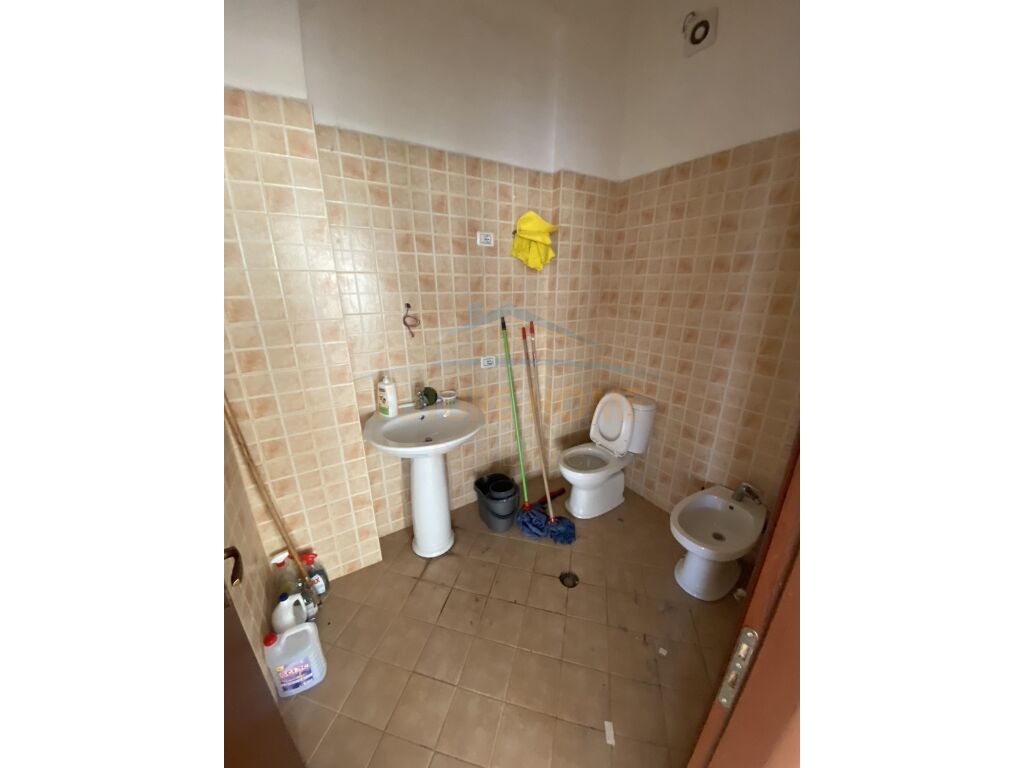 For sale, Commercial Property Unit, in Fresk, Tirana.