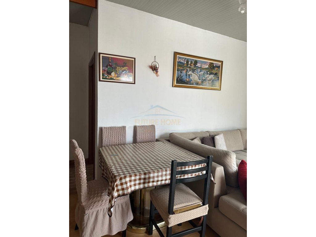 For sale, house and warehouse, near the "Xhyeri" school