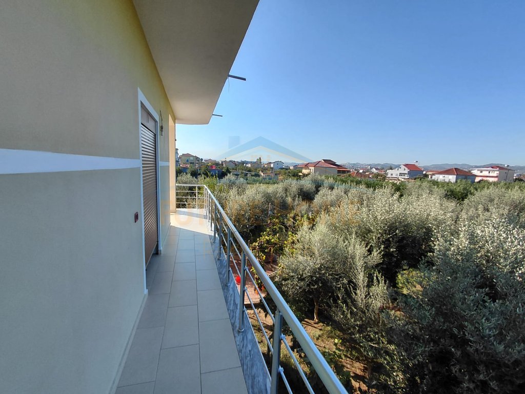 For sale, Private 3-story House + 2 Shops + Land, Kamëz.