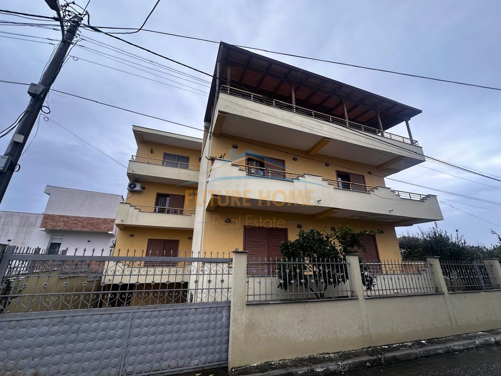 Shitet, Shtëpi Private 3 Katëshe,Mëzez,Tiranë.