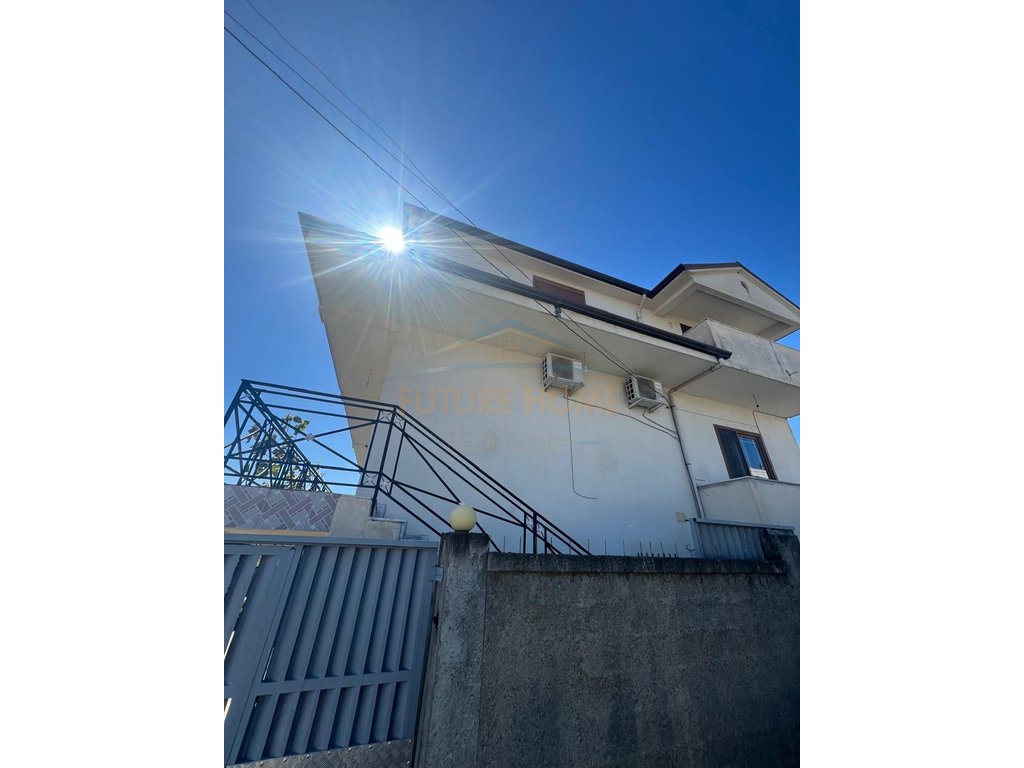 Shitet, Shtëpi Private 3 katëshe + Tokë, Rrashbull, Durres