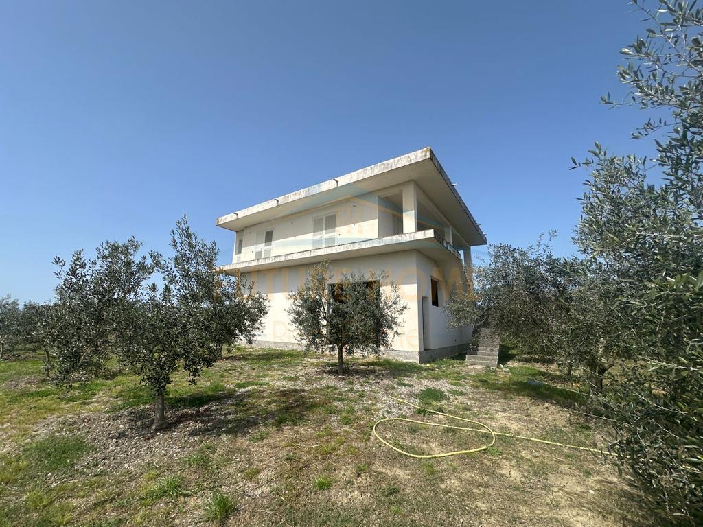 For sale, Villa located in the Xhafzotaj area, Durres