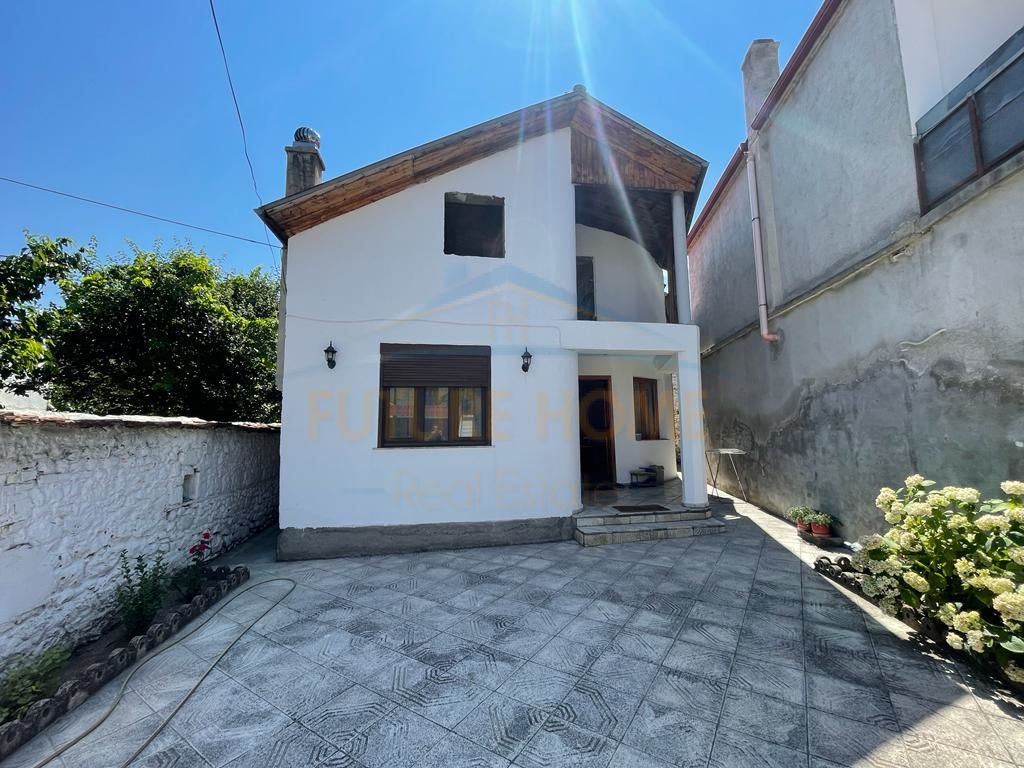 For sale, 2-storey villa, old bazaar, Korça