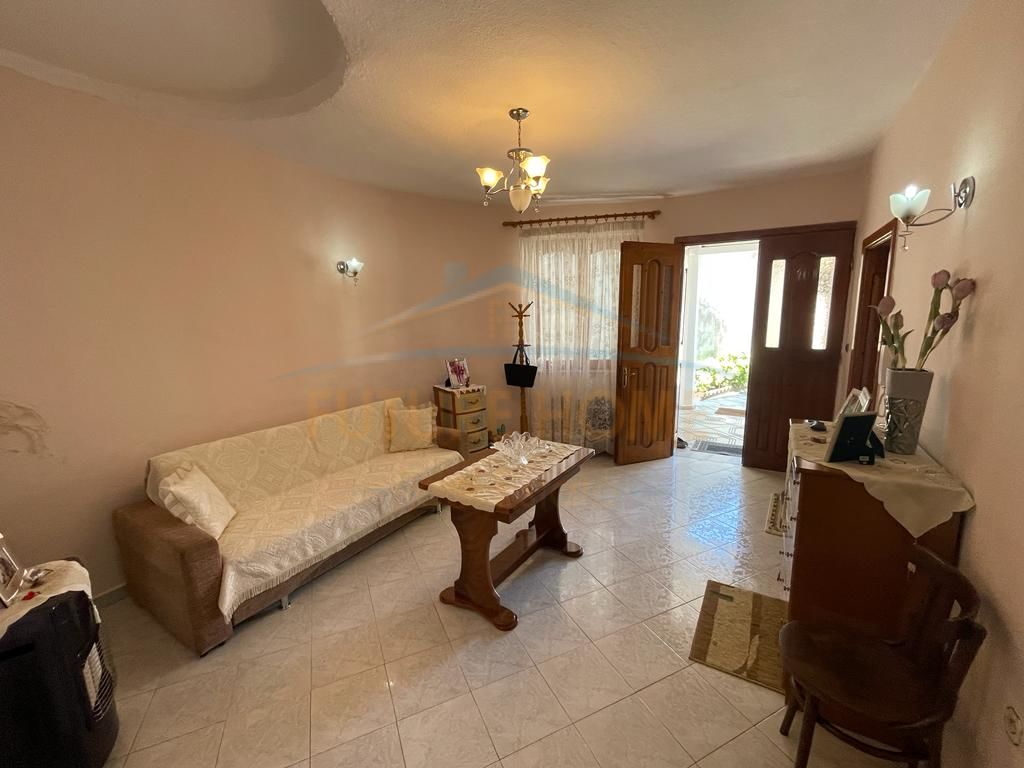 For sale, 2-storey villa, old bazaar, Korça