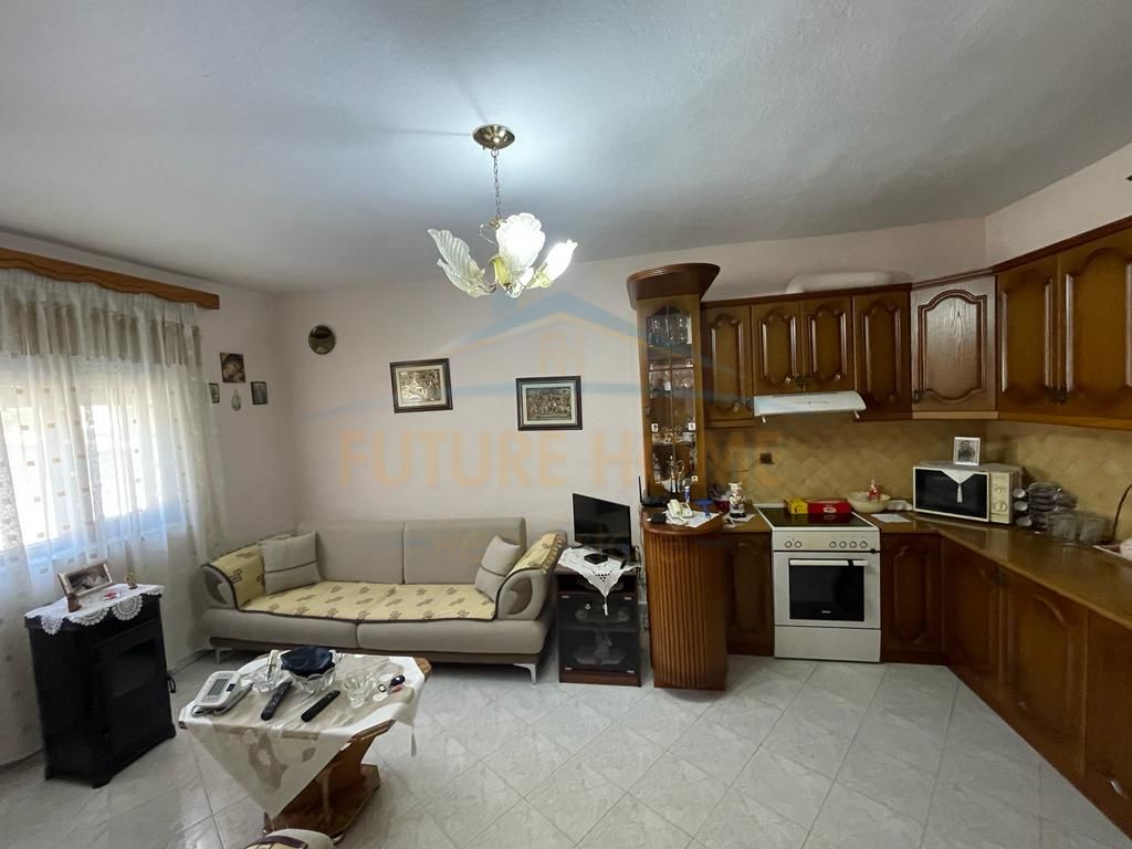For sale, 2-storey villa, old bazaar, Korça