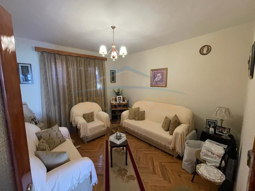 For sale, 2-storey villa, old bazaar, Korça