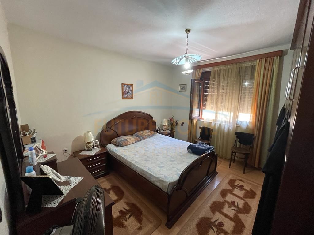 For sale, 2-storey villa, old bazaar, Korça