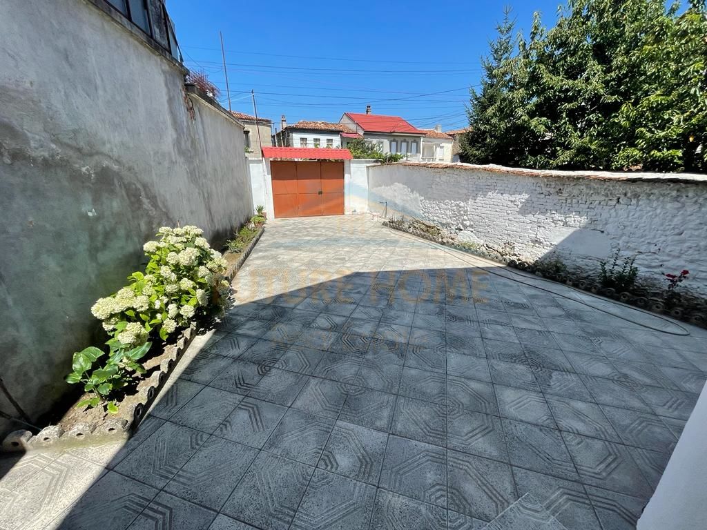 For sale, 2-storey villa, old bazaar, Korça