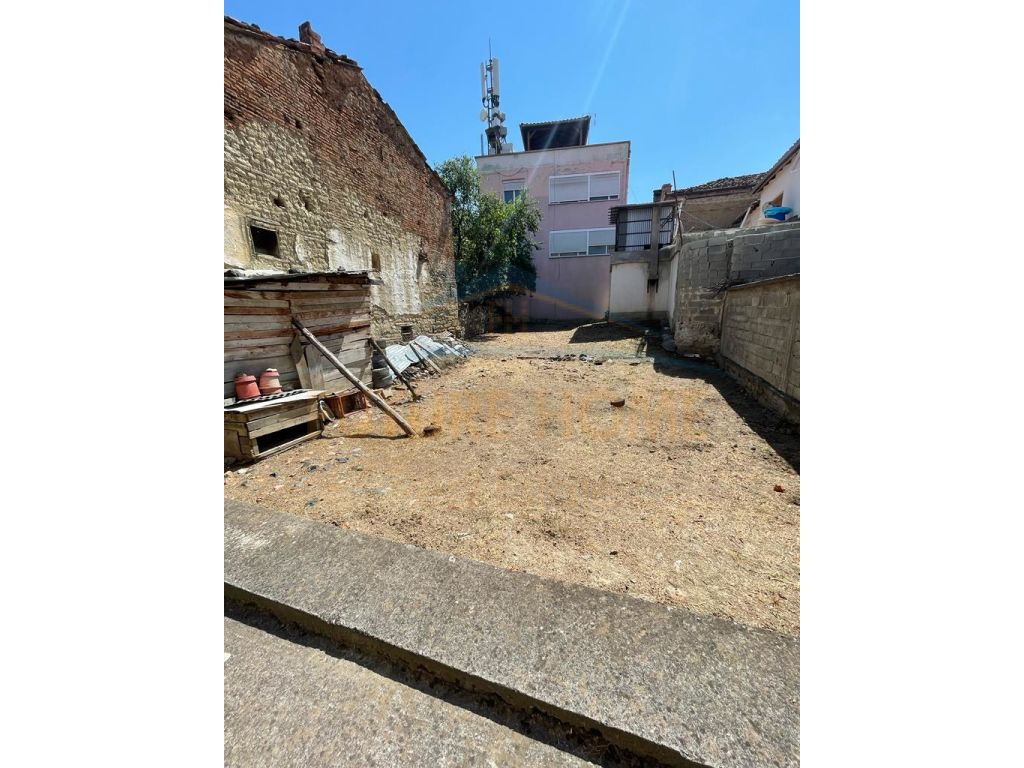 For sale, 2-storey villa, old bazaar, Korça