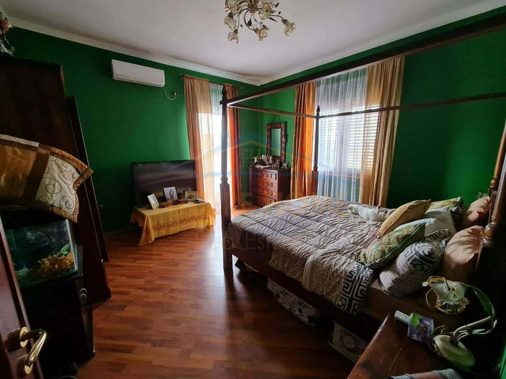Shitet, Vile 2-Katëshe, Pezë-Helmës, Tirane.