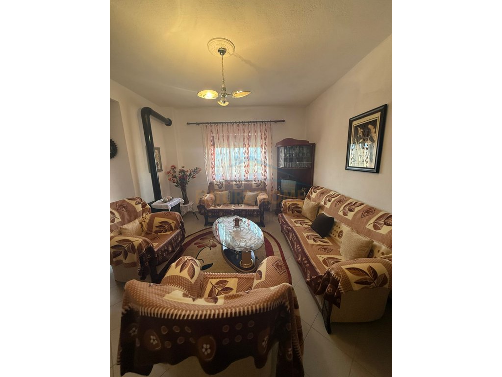 For sale, 2-Storey Villa, Teli Samsuri Street, Neighborhood 10, Korçë