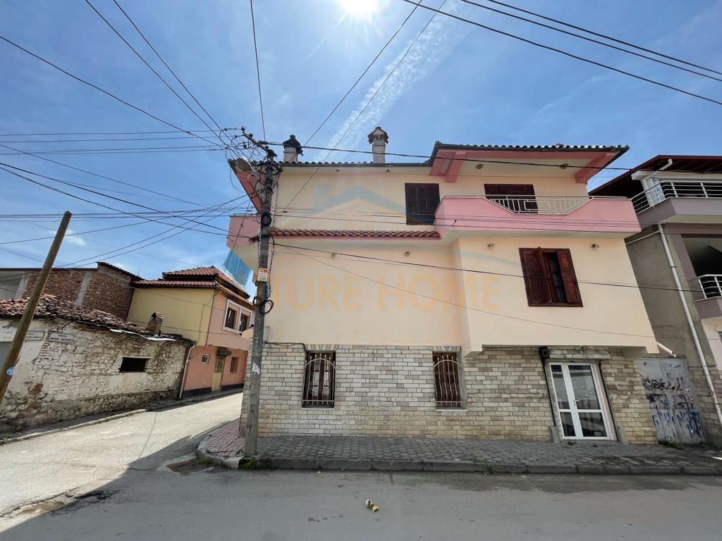 For sale, 3-Storey Villa, Neighborhood 7, Korçë