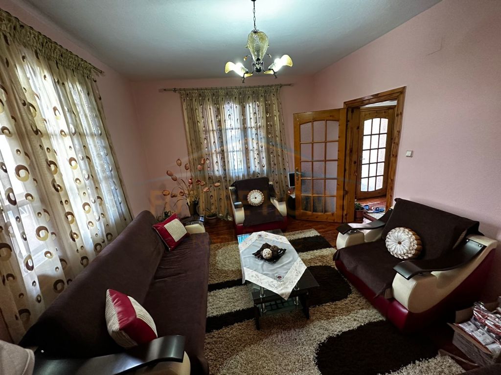 For sale, 3-Storey Villa, Neighborhood 7, Korçë