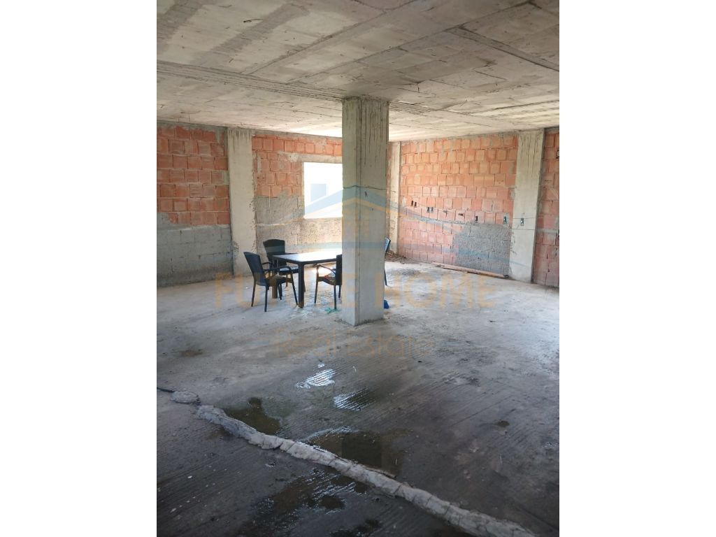 For sale, 3-Storey Villa + Mini Market, Sukth, Durres