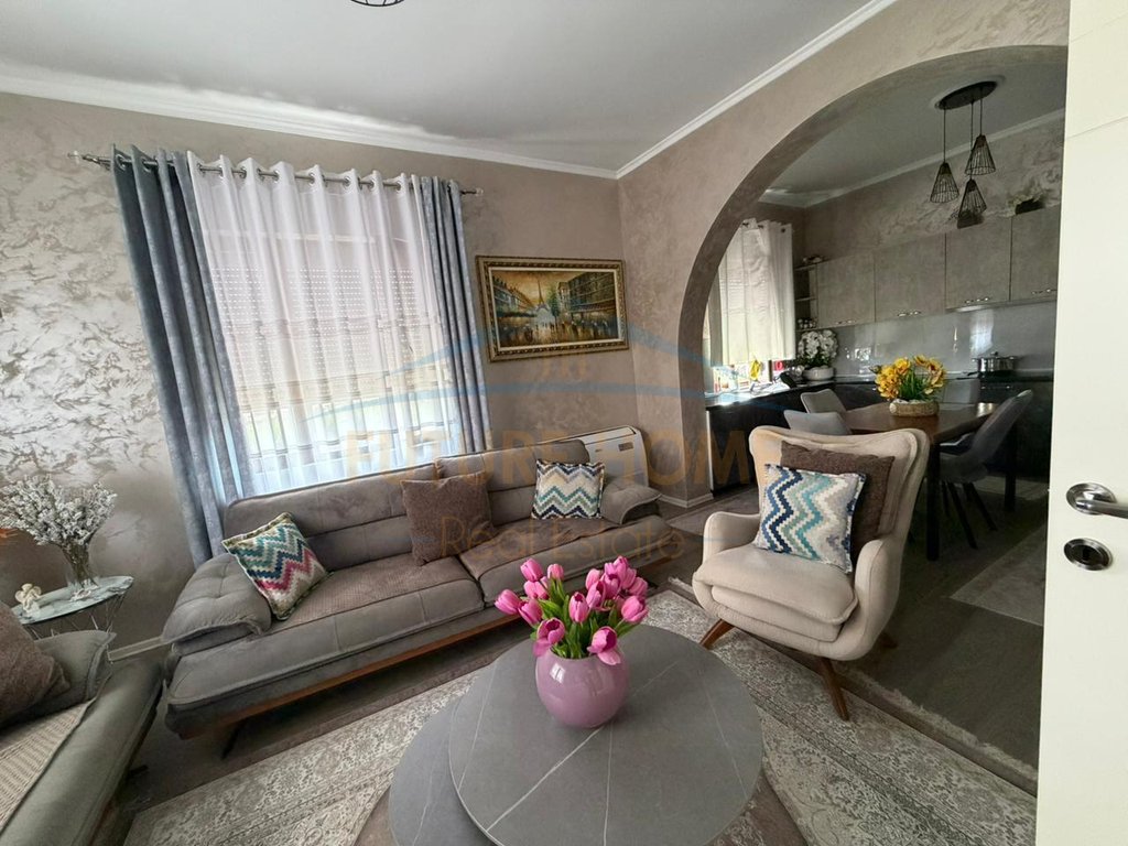 For sale, 3-Story Villa in Prush, Kombinat, Tirana