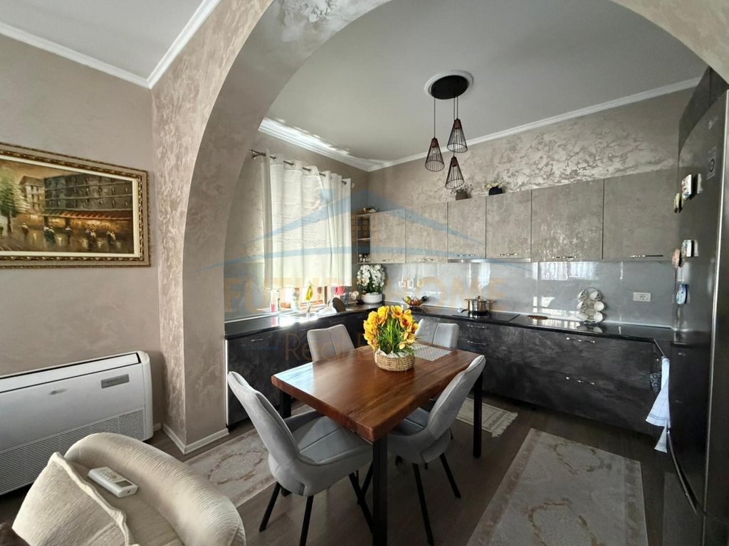 For sale, 3-Story Villa in Prush, Kombinat, Tirana