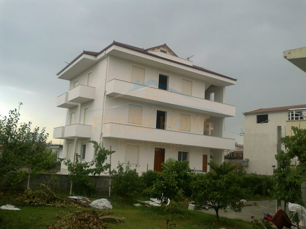 Shitet, Vilë 3 Katëshe-Papafingo, Institut, Tiranë