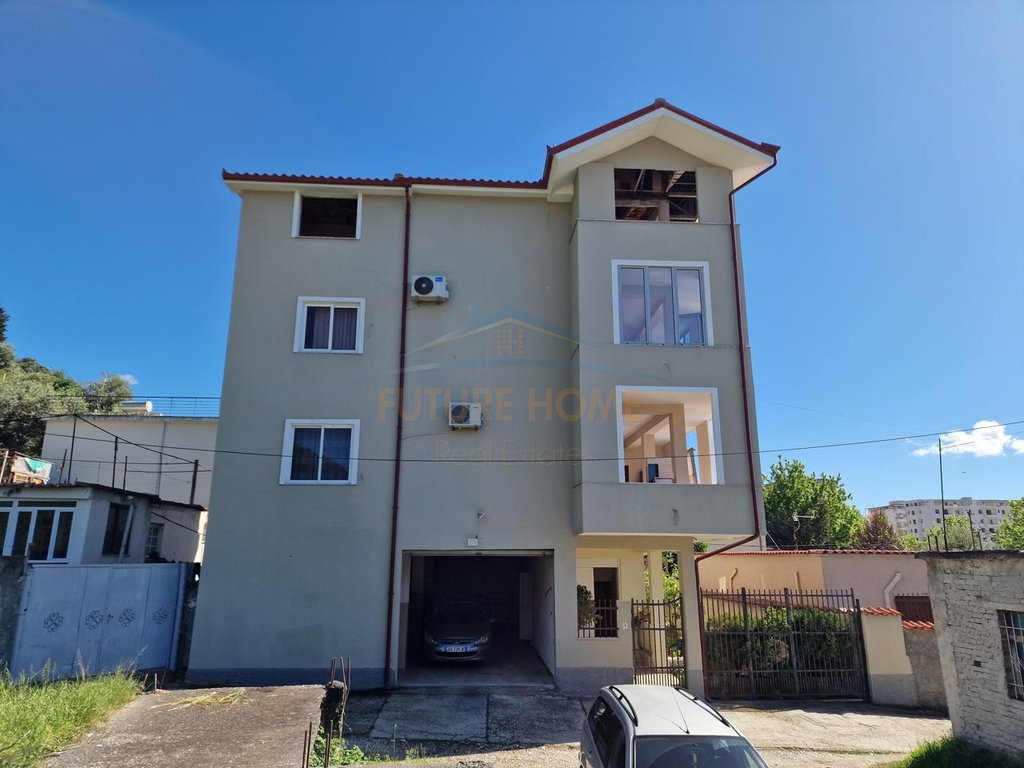 For sale, 4-Storey Villa, Neighborhood "10 Korriku", Vlorë