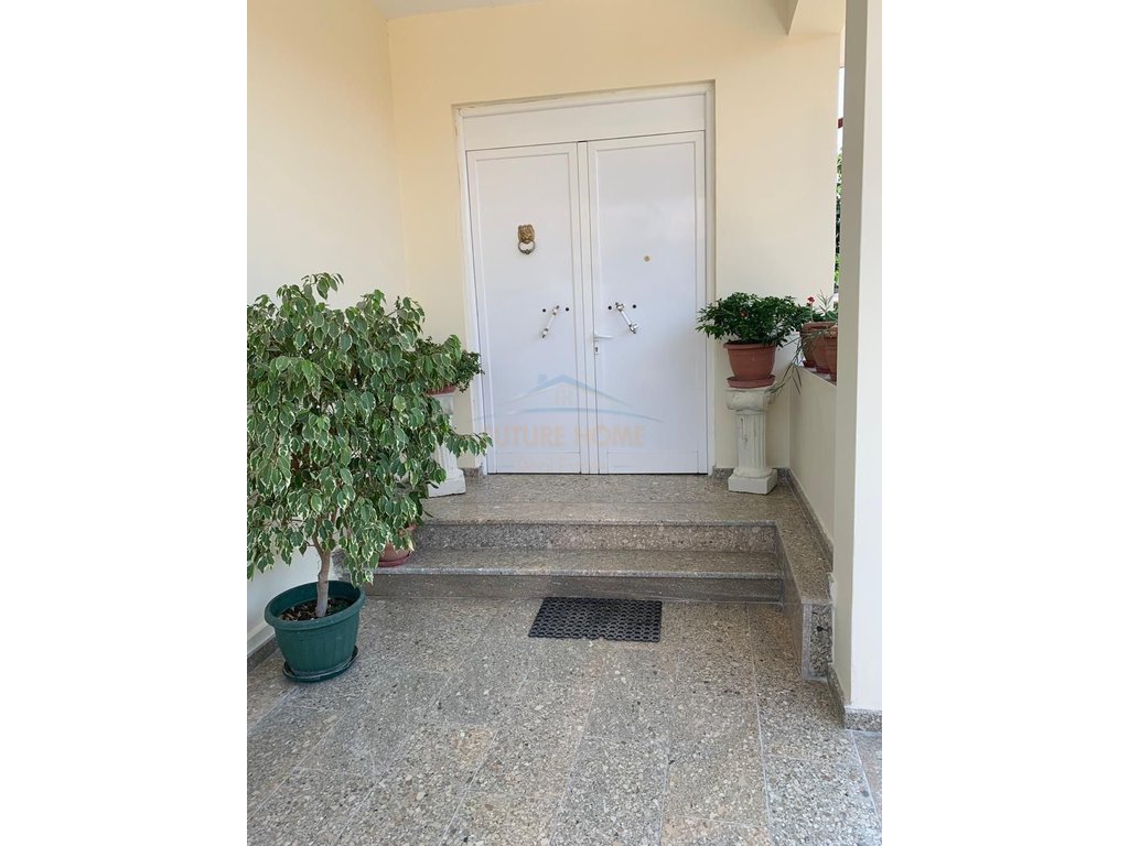 For sale, 4-Storey Villa, Neighborhood "10 Korriku", Vlorë