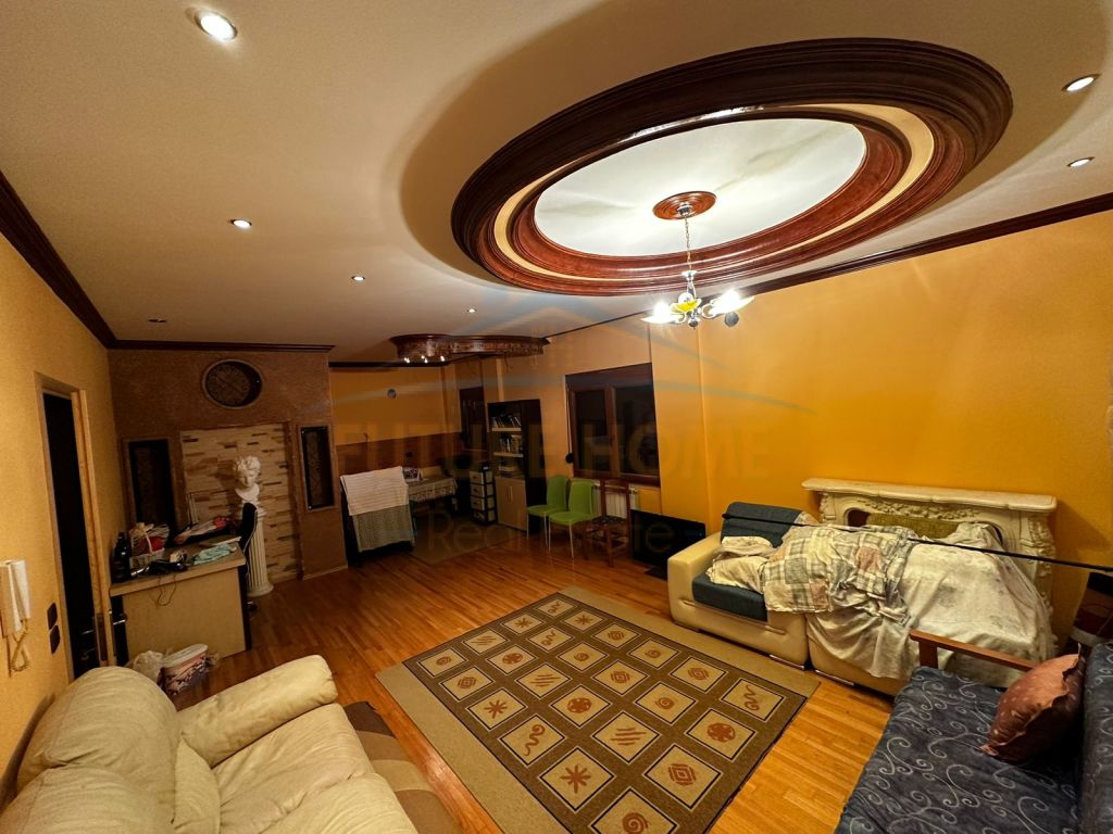 4-Storey House, Neighborhood 1, Korça