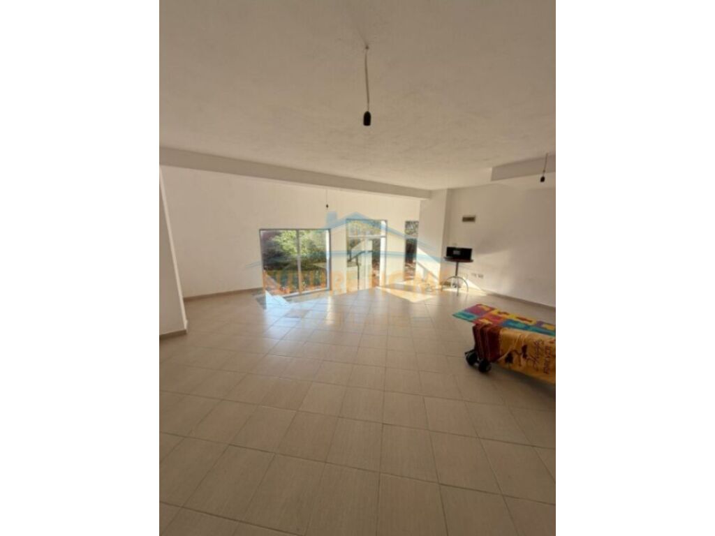 For Sale, Business Environment (Unit), near the Glass Factory, Kombinat, Tirana