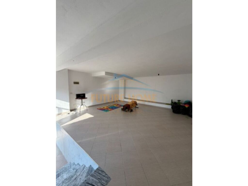 For Sale, Business Environment (Unit), near the Glass Factory, Kombinat, Tirana