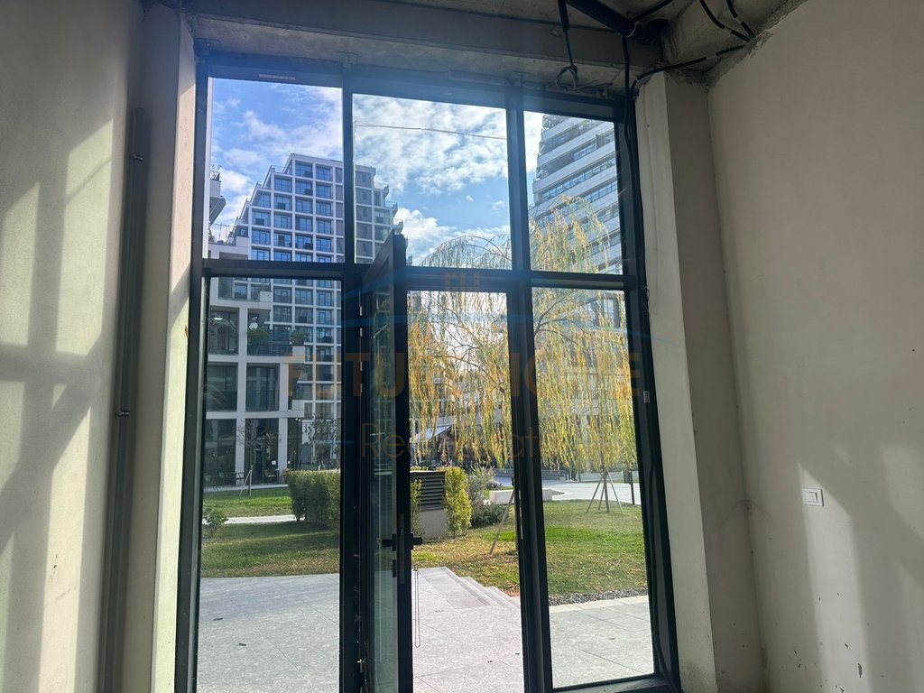 Shitje, Ambient Komercial, Lake View Residence